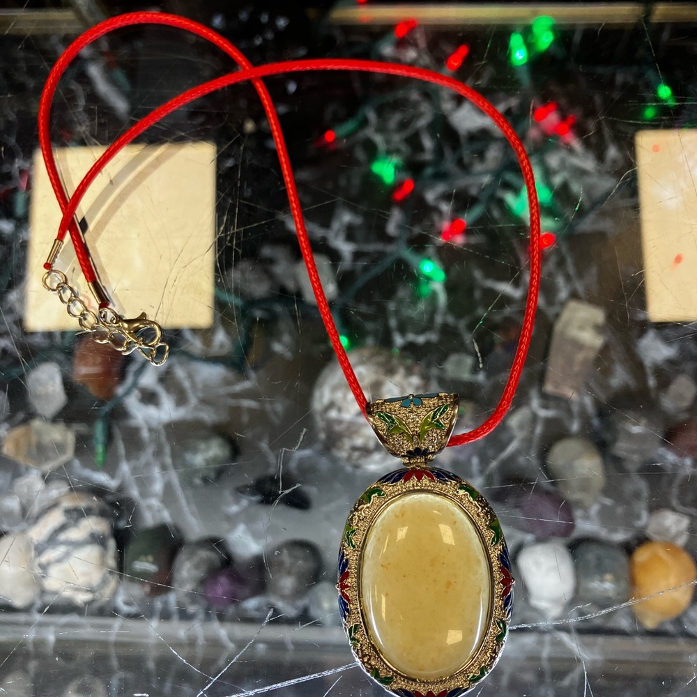 Elegant Red and Gold Pendant Necklace